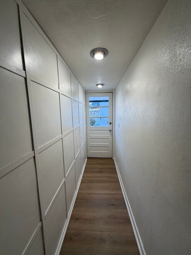 Building Photo - 1736 Main St