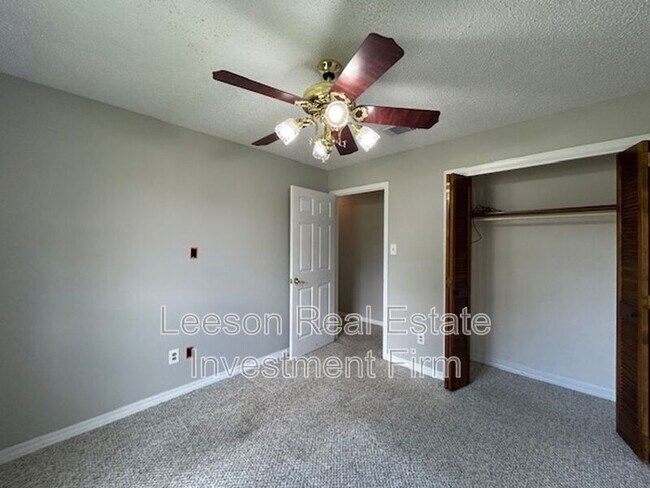 Building Photo - 5410 Mary Dr