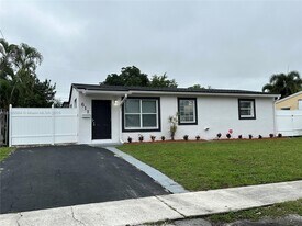 Building Photo - 611 N 69th Way