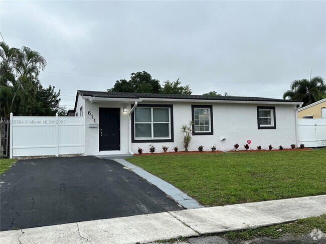 Building Photo - 611 N 69th Way