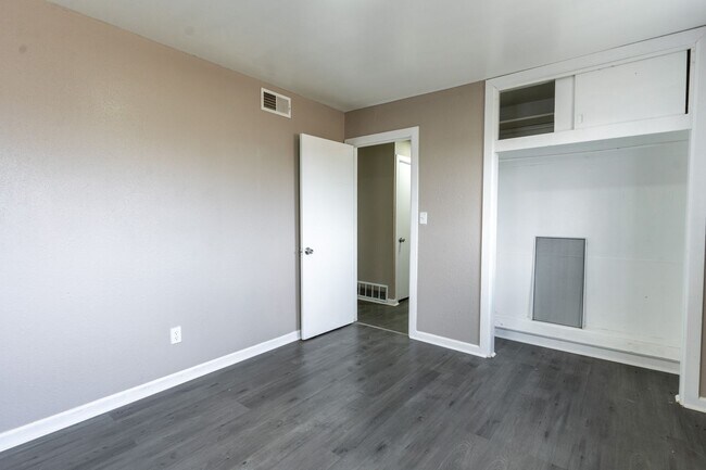 Building Photo - 4-Bedroom Available for Rent to Own & Lease!!