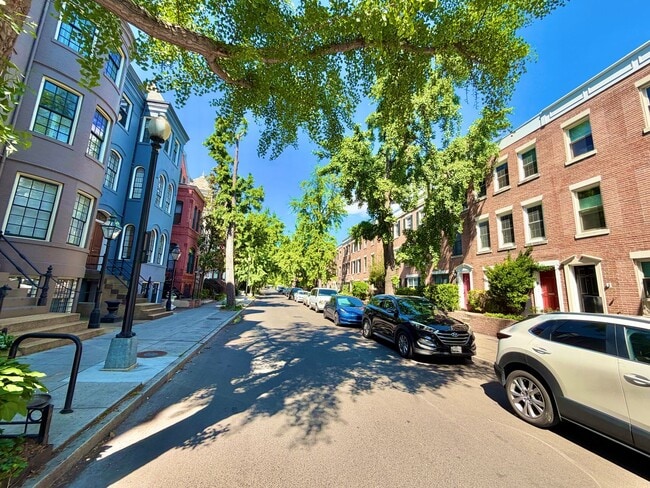 Building Photo - Dupont Prime Location Tree-Lined Corcoran St & 17th 1 bed 1 bath Condo UTILITIES INCLUDED.