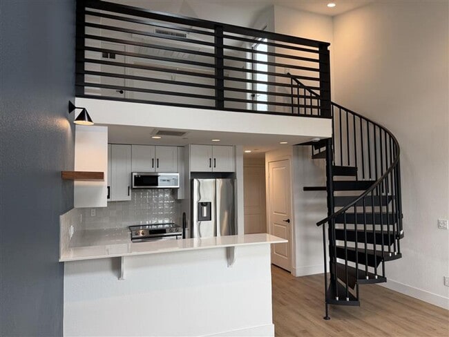 Building Photo - Girard Lofts