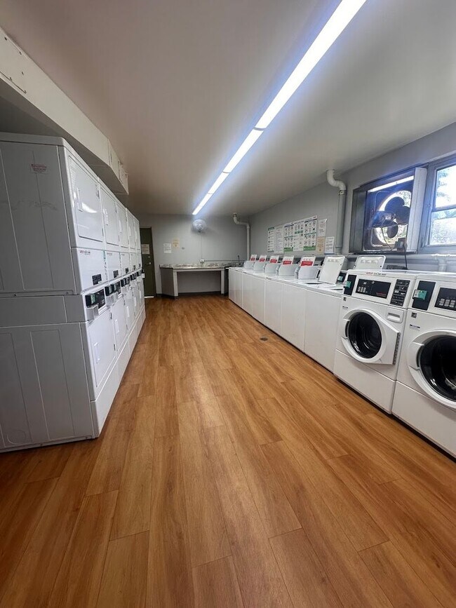 Building Photo - Moanalua Armstrong