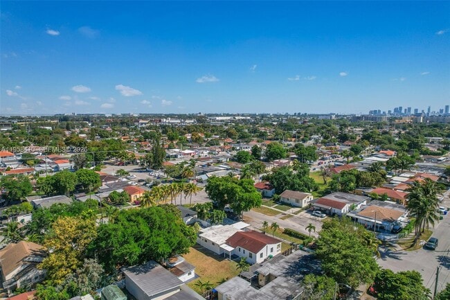 Building Photo - 1610 NW 33rd Ave