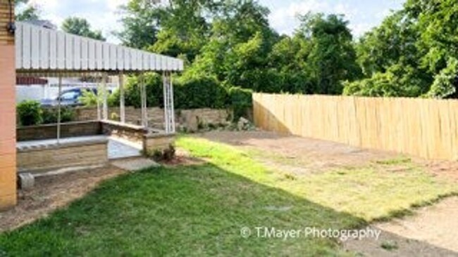 Building Photo - Charming 4-Bedroom Home for Rent in Brookl...