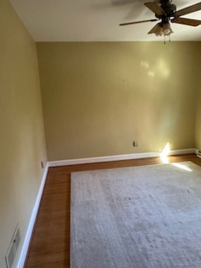 Building Photo - Lovely Colonial Home in Sharpley