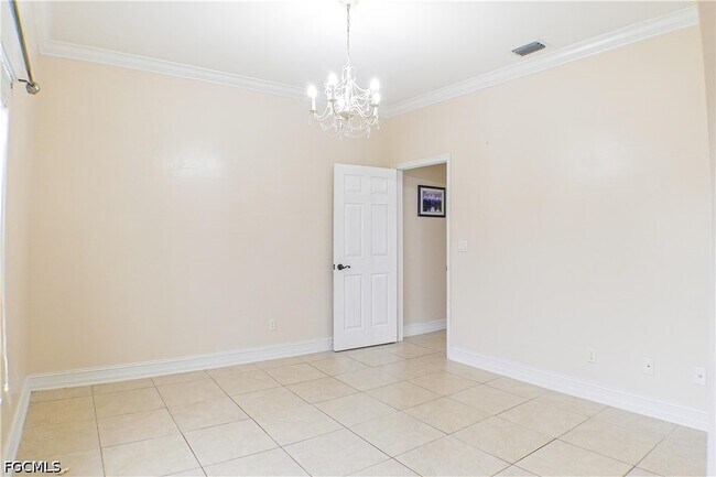 Building Photo - 160 Lady Palm Dr