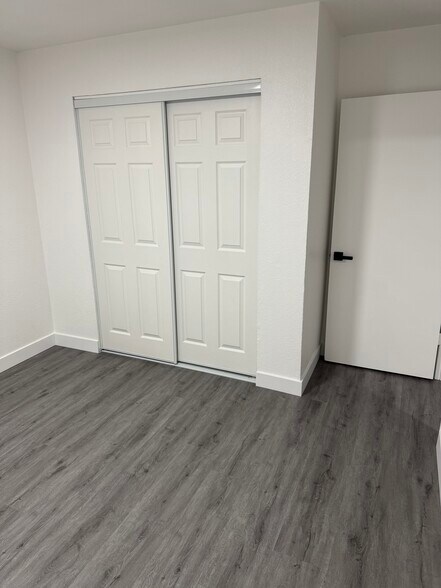 Building Photo - 583 W 16th St