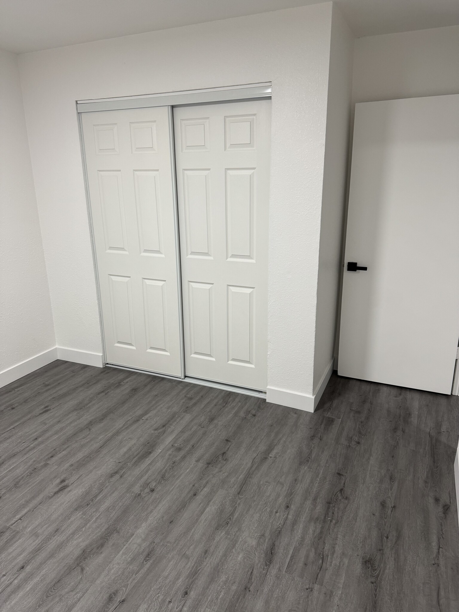 Building Photo - 583 W 16th St