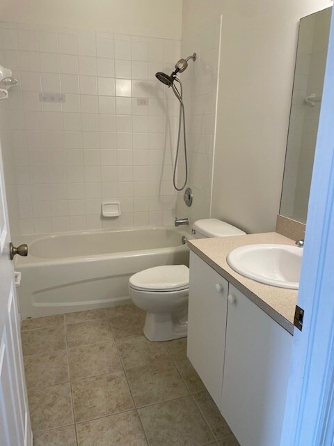 Building Photo - 15417 Bellamar Cir