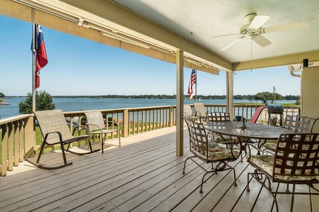 Building Photo - 112 Cove Point