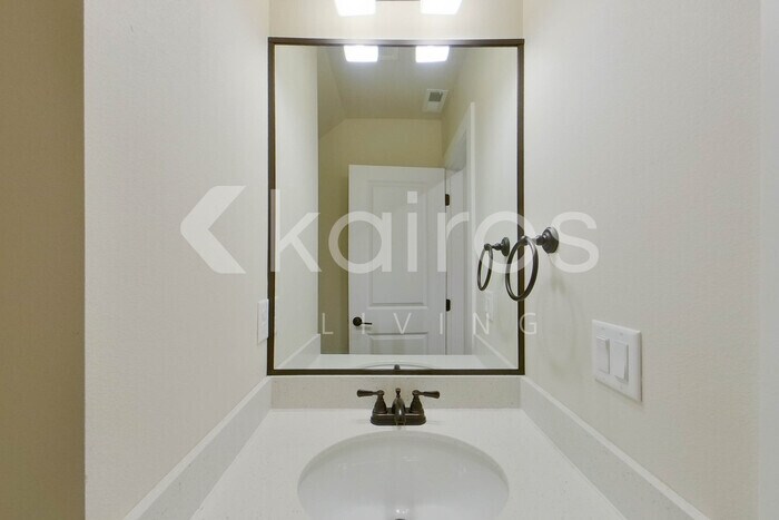 Building Photo - 6914 Bluebell Ct