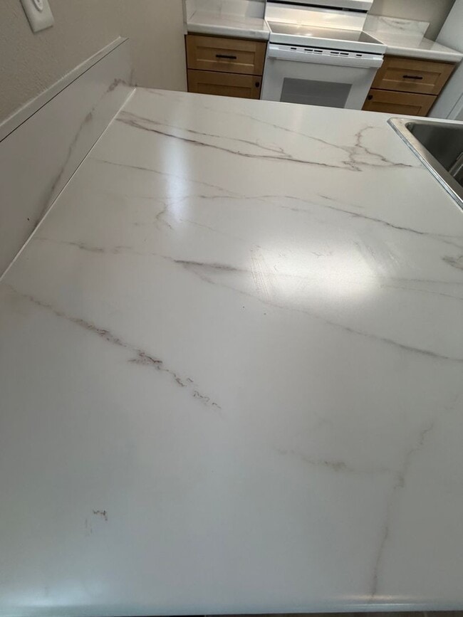 Building Photo - Gorgeous 2/2 newly renovated townhome available now!