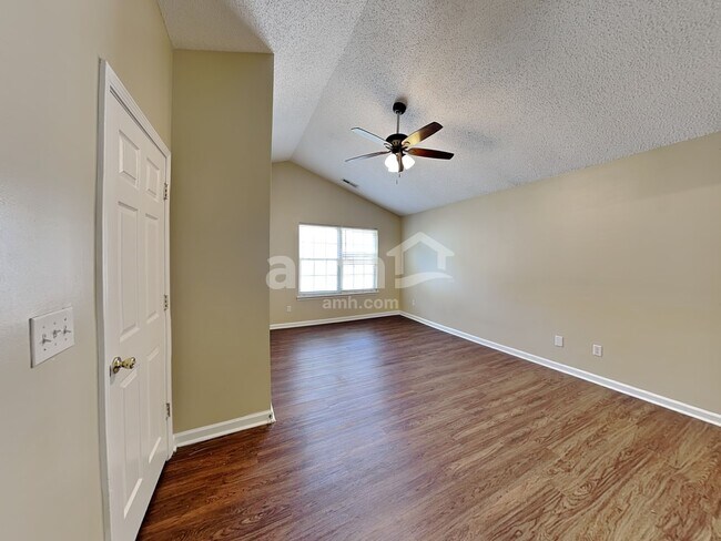 Building Photo - 3052 Teton Dr