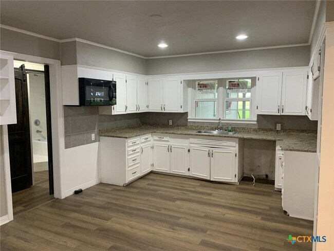 Building Photo - 1902 State Hwy 95