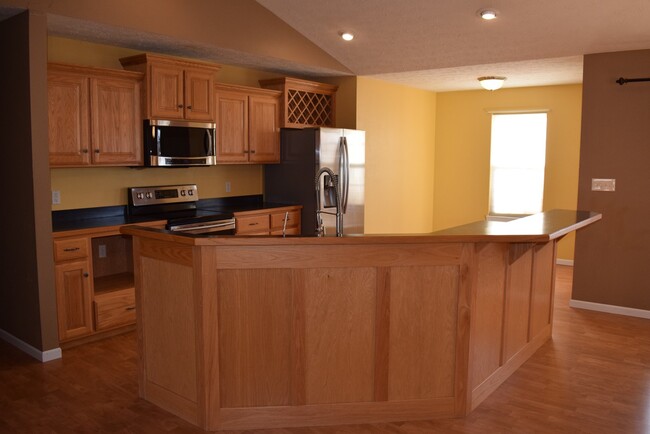 Building Photo - Beautiful spacious home in Waynesville