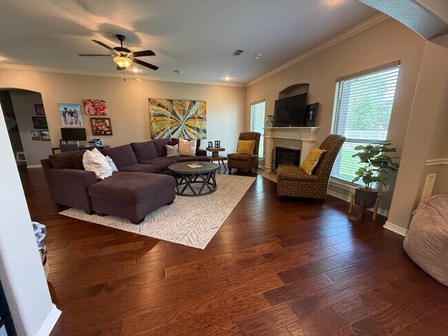 Building Photo - 2903 N Raven Ln