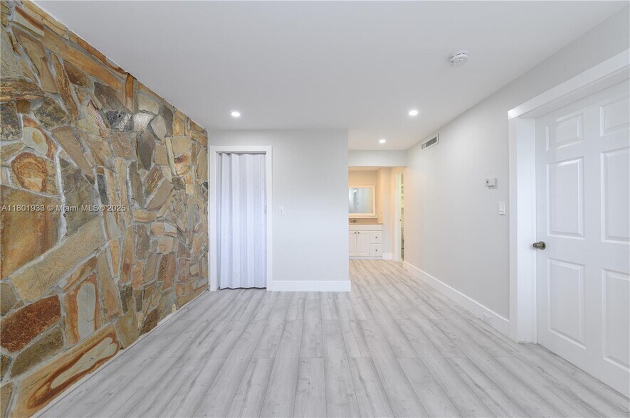 Building Photo - 6518 Miami Lakes Dr