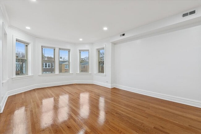 Building Photo - 5412 N Kimball Ave