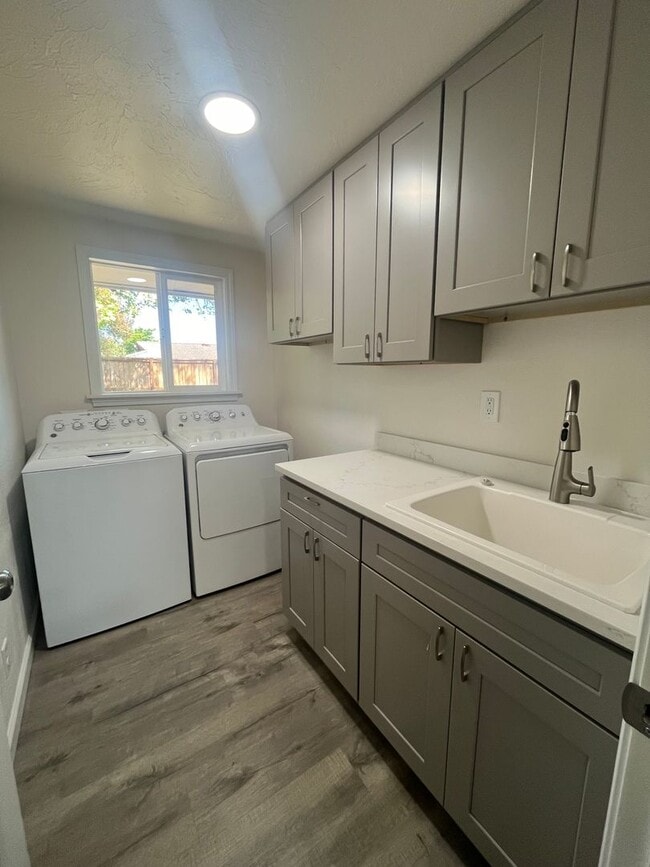 Building Photo - Virtually brand-new home in Eugene!!