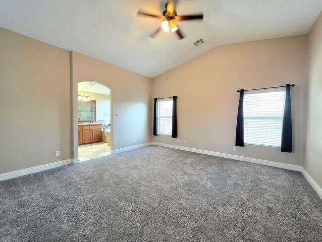 Building Photo - Three-bedroom Single Family