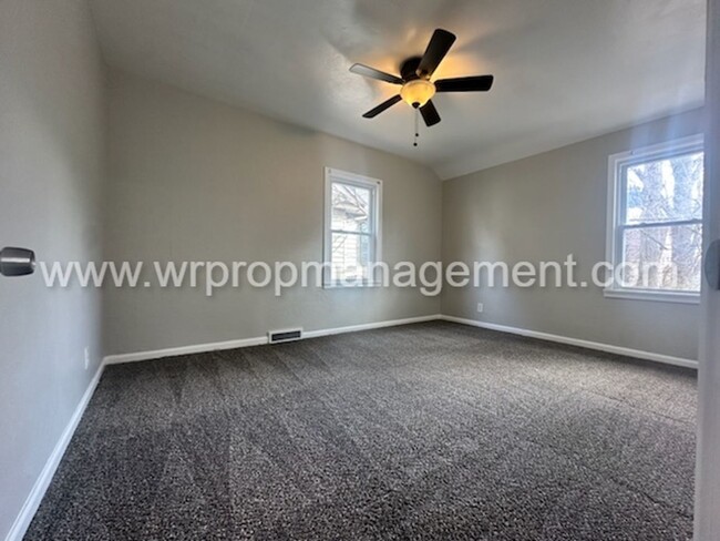 Building Photo - 3 Bed 1.5 Bath Home is West Toledo