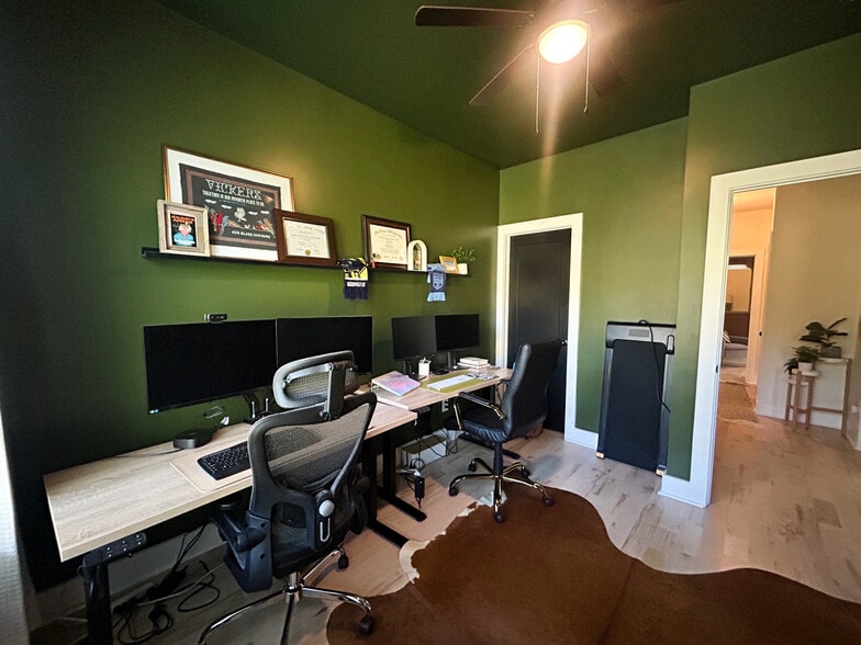 Building Photo - 3051 Hillside Rd