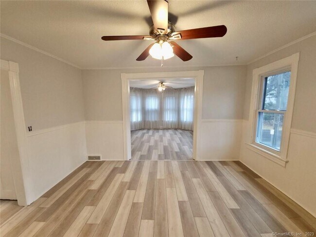 Building Photo - 303 Newtown Ave