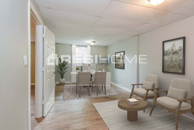 Building Photo - 982 Millwood Dr SW
