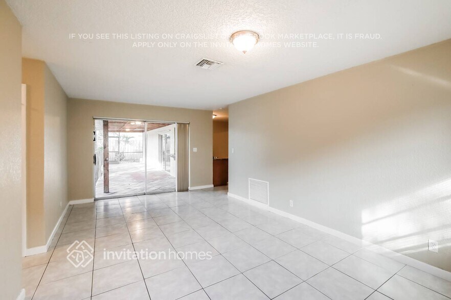 Building Photo - 291 NW 42nd Ave