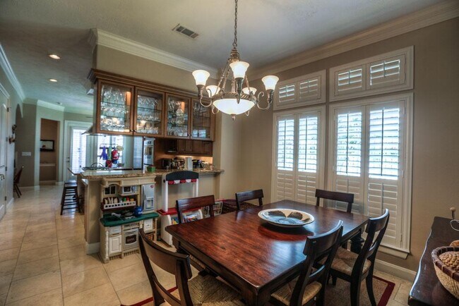 Building Photo - 1043 Memorial Village Dr