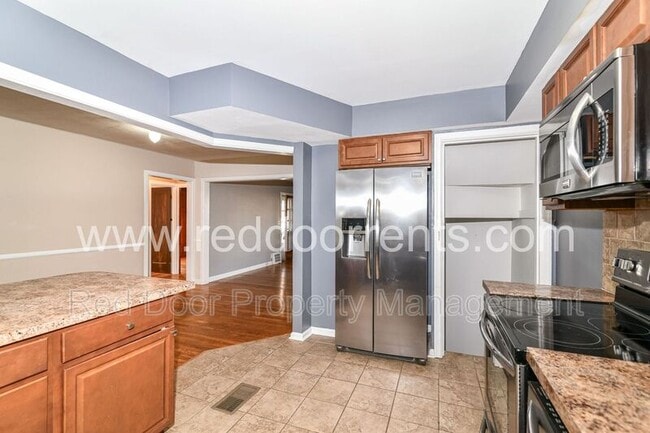 Building Photo - 125 E 49th St