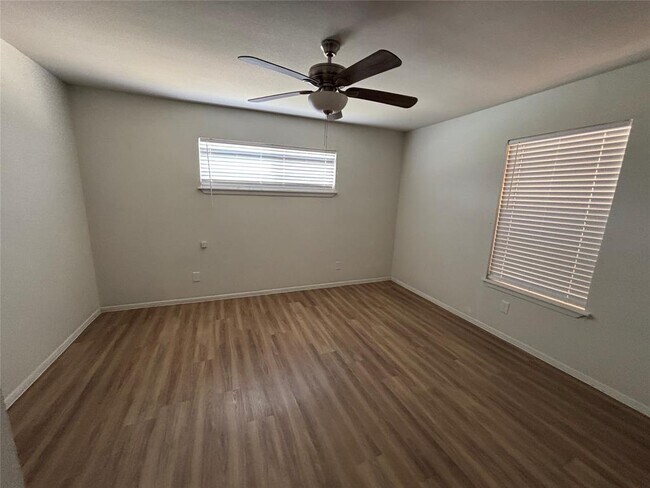 Building Photo - 1058 Lonesome