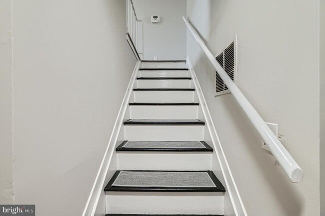 Building Photo - Modern 3-Bedroom Gem with Deck