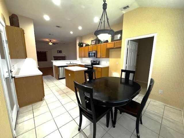 Building Photo - 2501 Redfield Dr