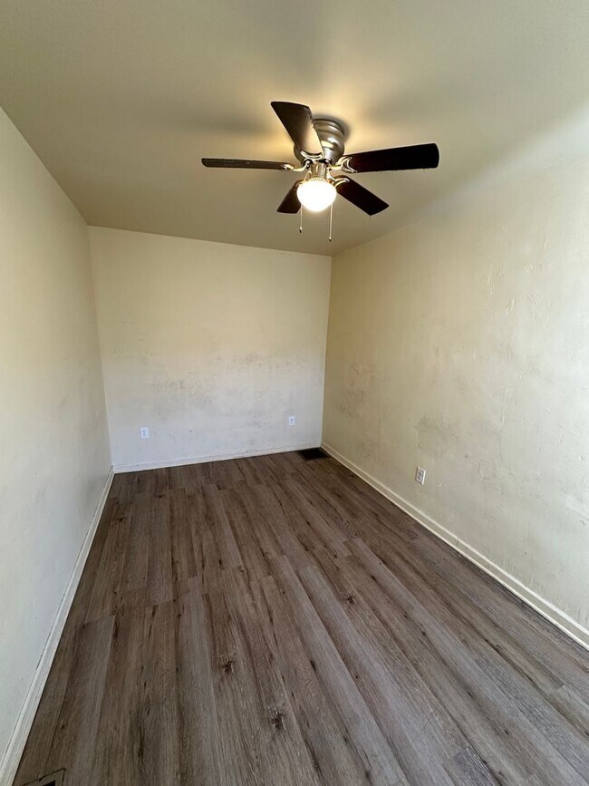 Building Photo - 2 Bed, 1 Bath. Section 8 Approved