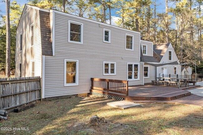 Building Photo - 215 Canterbury Rd