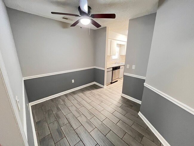 Building Photo - Charming 3-bedroom, 2-bath townhouse