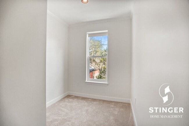 Building Photo - 828B Paris Ave-