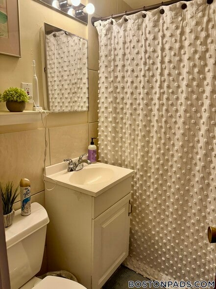 Building Photo - 108 Myrtle St