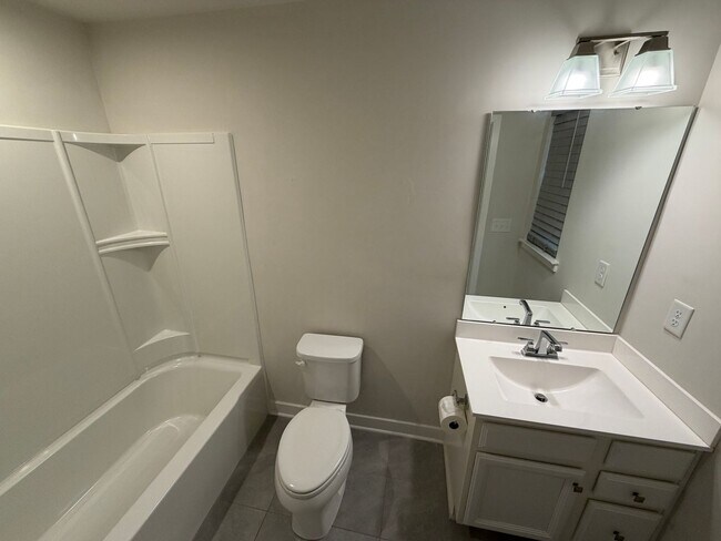 Building Photo - Like-New 4 Bedroom Townhouse