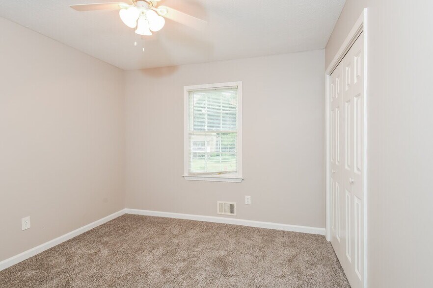 Building Photo - 28 Sweetwater Dr