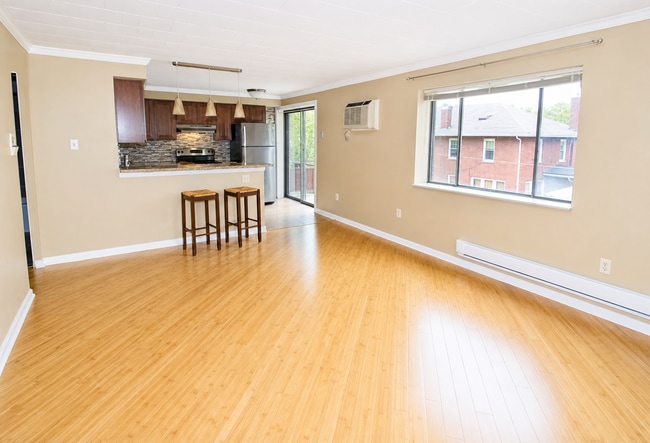 Interior Photo - FIFTH ST-231/233 -- 206