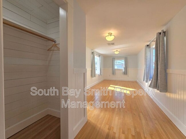 Building Photo - 223 S Guadalupe Ave