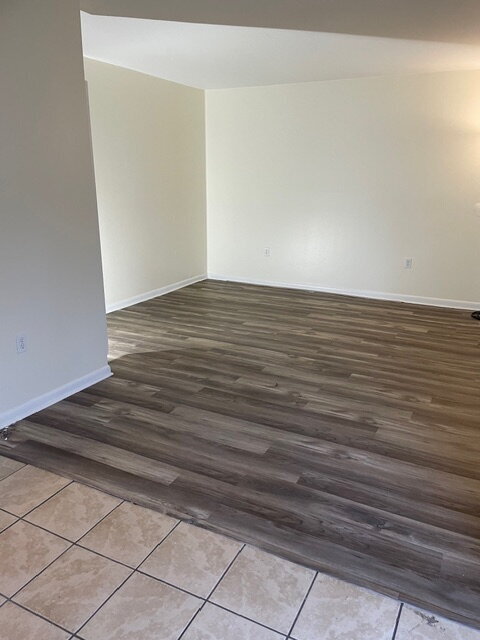 Building Photo - 2 bed, 1 bathroom duplex   - Seneca, SC