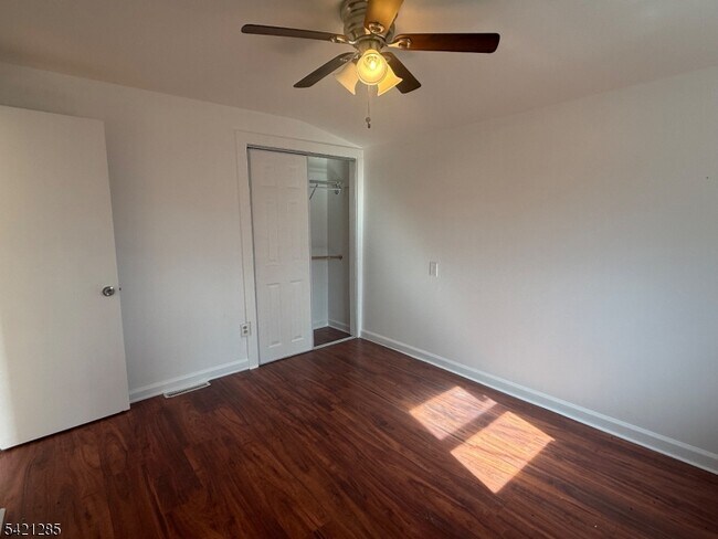 Building Photo - 207 Nariticong Ave