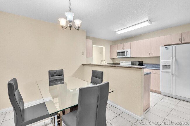 Building Photo - 10240 NW 33rd Pl