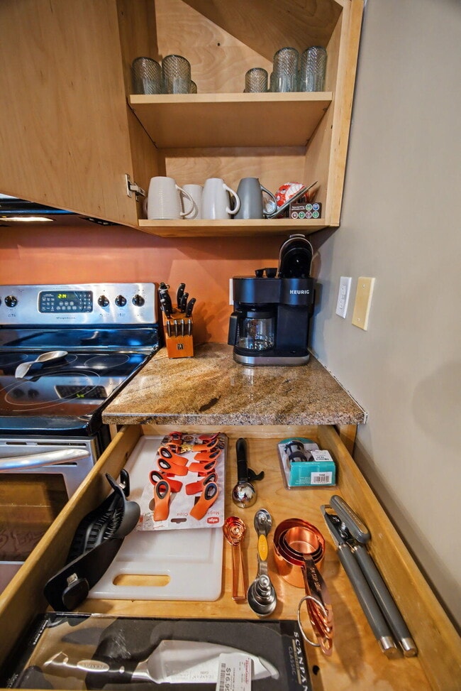 Building Photo - 261 S Limestone