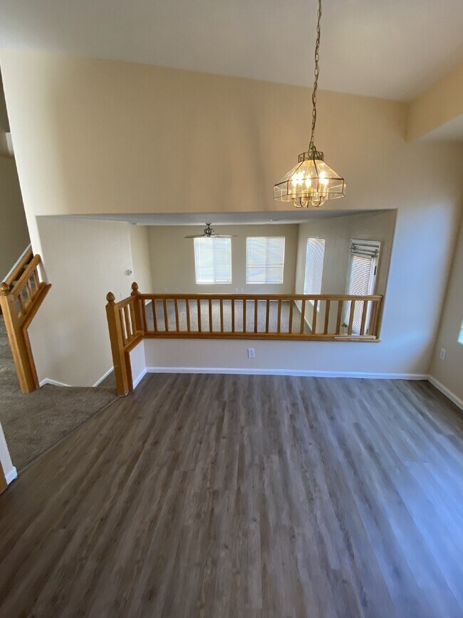 Building Photo - DON'T MISS!! 3BD/2BA Single Family Home in Parker, Water & Mowing Included!!!!